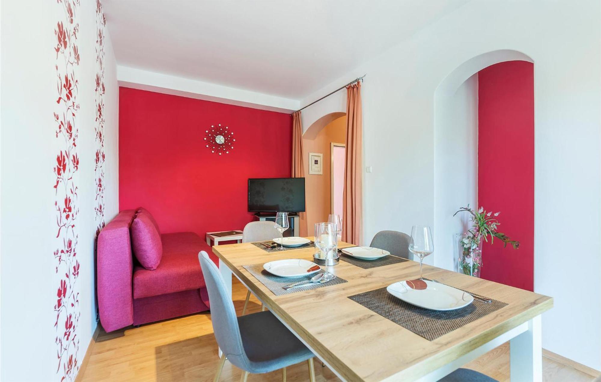 2 Bedroom Beautiful Apartment In Valtura Exteriör bild